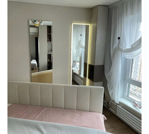 Овальное зеркало из двух частей с подсветкой в черной раме Виалора